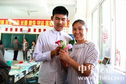 母親節(jié)，周口高中生這樣過！